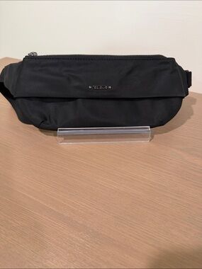 Tumi Voyaguer Black Nylon Slim Franny /Hip Bag